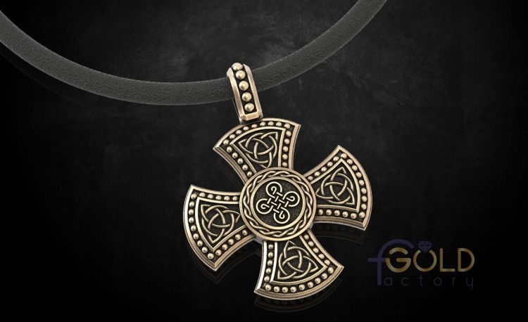 Подвеска в виде креста с кельтским орнаментом